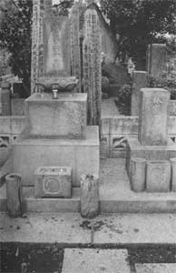 林芙美子の墓