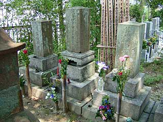 伊東甲子太郎　藤堂平助の墓