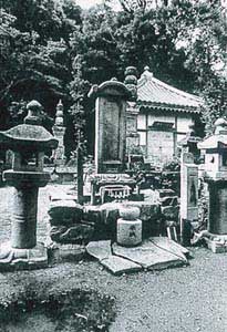 吉良善央の墓