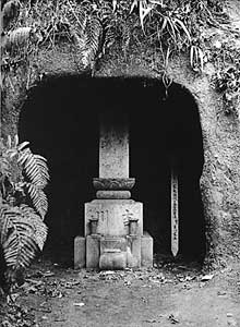 鎌倉のヤグラ墓
